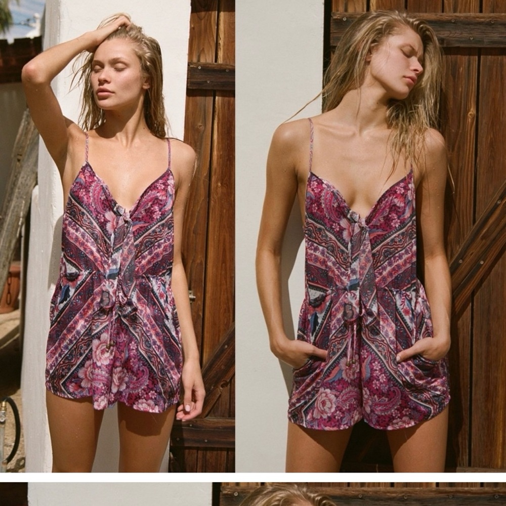 ARHEM/ AZALEA!$25 / looks UNREAL !!!!! M- L ( came to me 📦📦📦❤️❤️